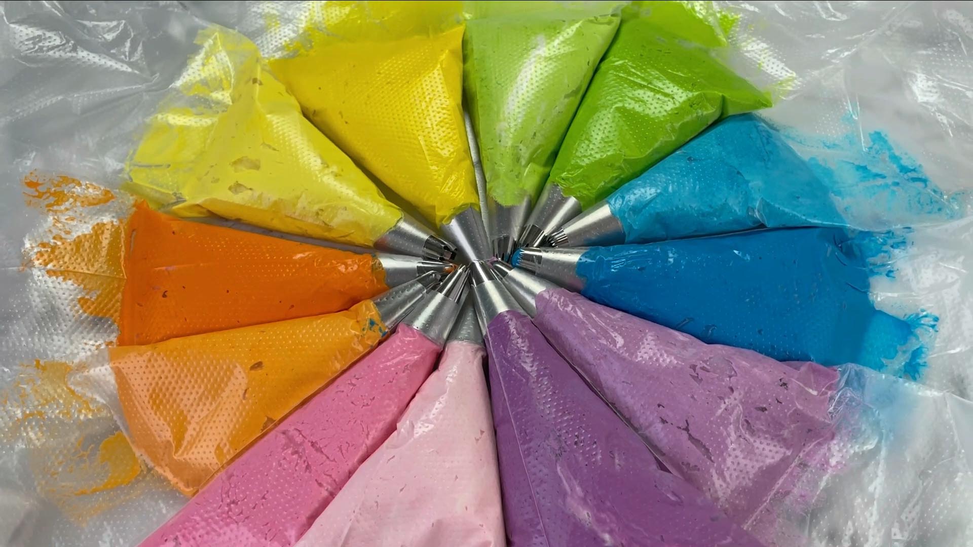 The Princess Baker shows you how when you place american buttercream frosting in the microwave it makes your colors more bright vivid and deep