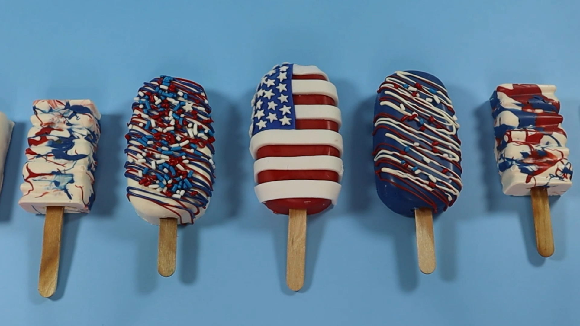 tutorial on how to make a variety of fourth of july cakesicles to celebrate the 4th with red white and blue chocoalte sprinkles and pop molds