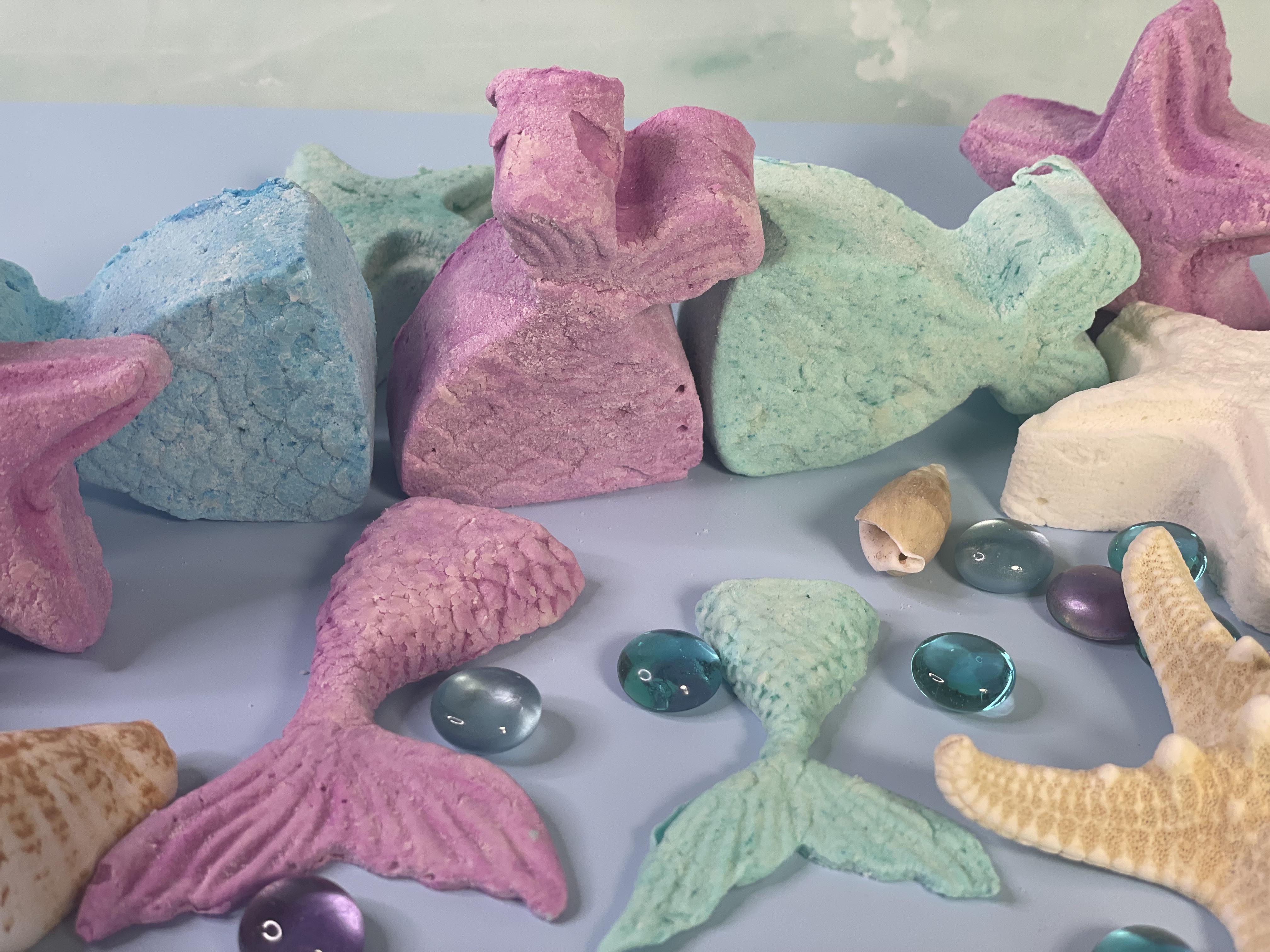 Once you know how to use a silicone mold to shape your own marshmallows you will apply this to every party theme and color
[/su_column]
[su_spacer size=